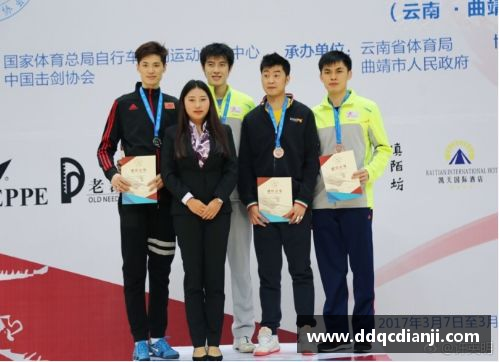 爸爸为儿子收藏体育明星签名 助力小小体育迷实现梦想
